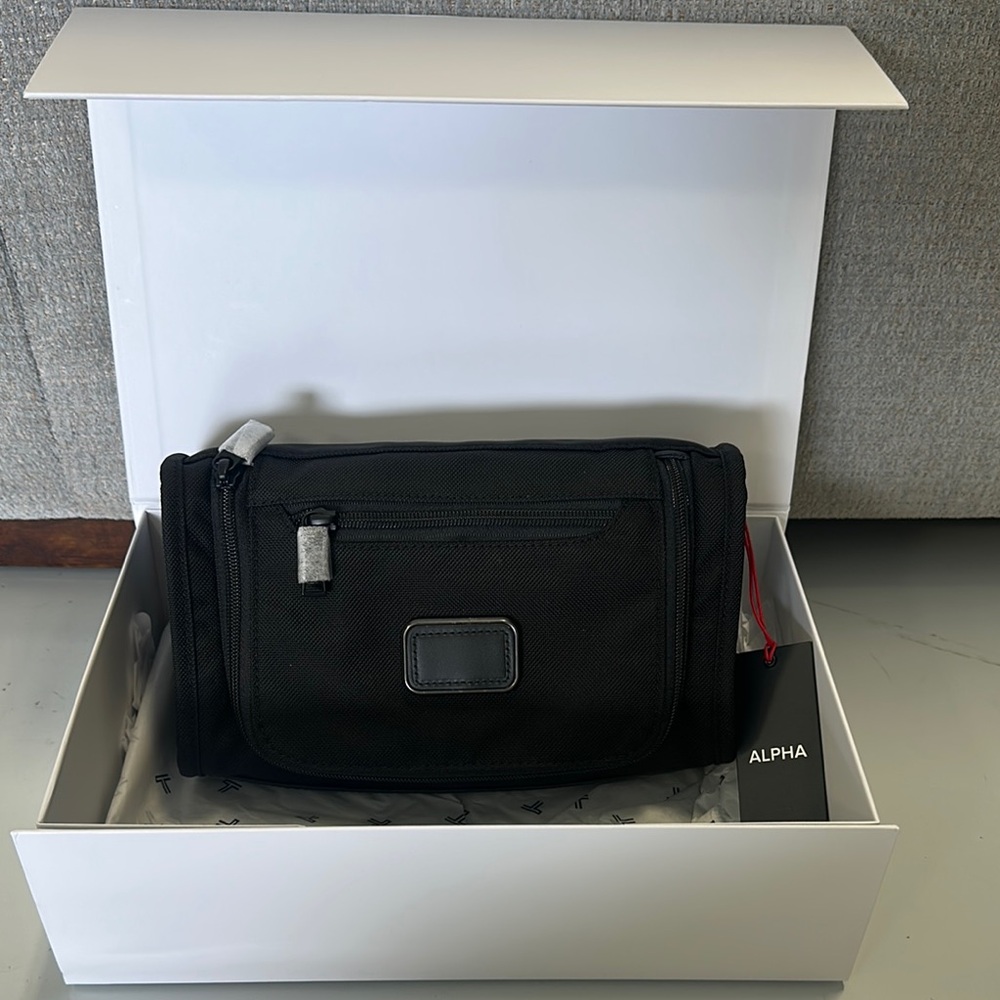 Tumi Alpha Black Men's Travel Kit
